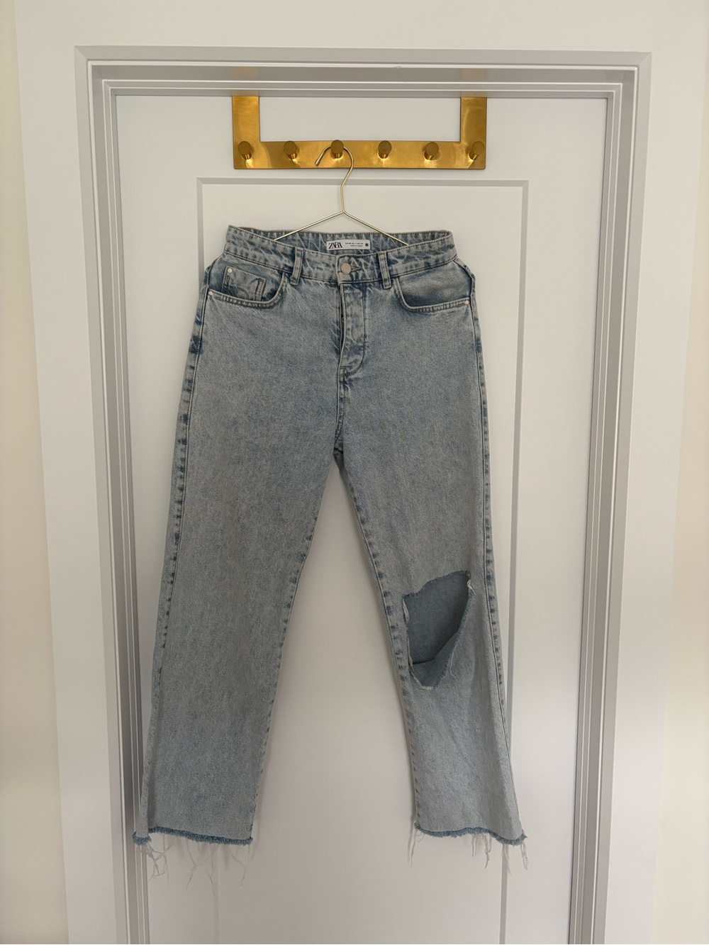 Zara Light Wash Straight Leg Jeans with Knee Rip